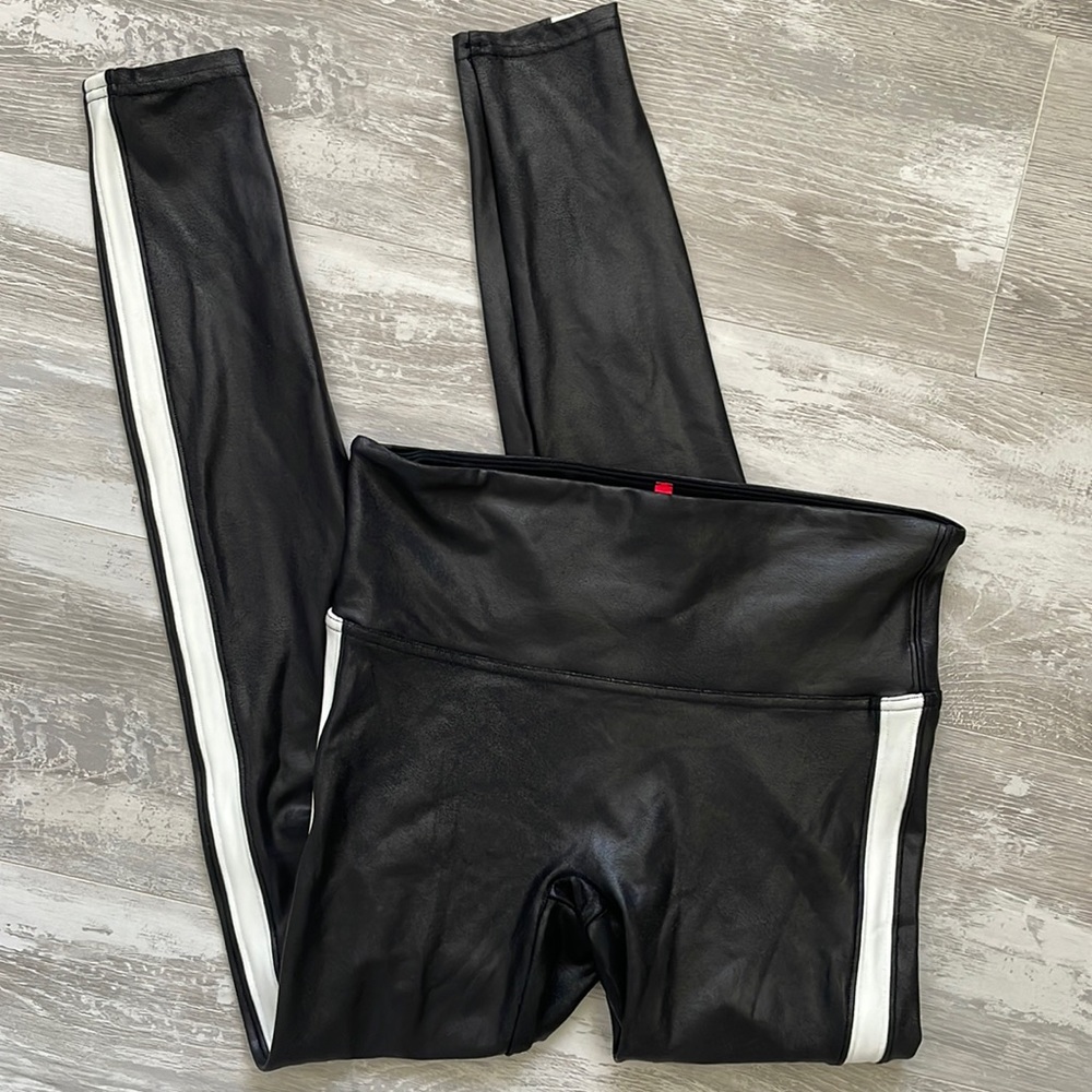 NWOT Spanx Black White Leg Stripe Faux Leather Cloth Leggings M
